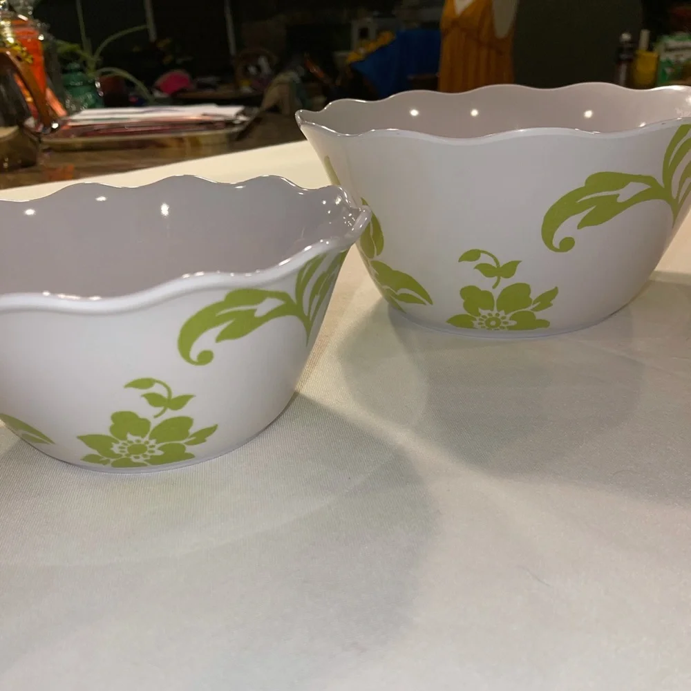 🌸Set 2 hard‎ plastic molded bowls, Home and Garden